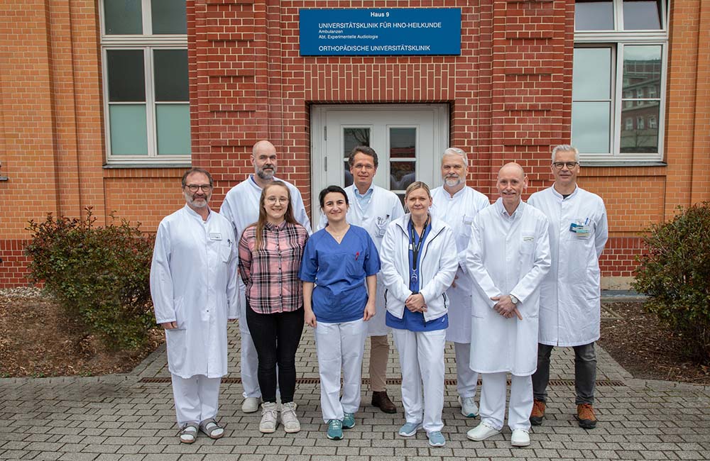 Prof. Durisin und Kolleg_innen während einer interdisziplinären Tumorkonferenz_Foto Melitta Schubert_UMMD